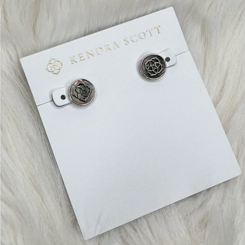 Kendra Scott Dira studs in black mother of pearl - Picture 2 of 4